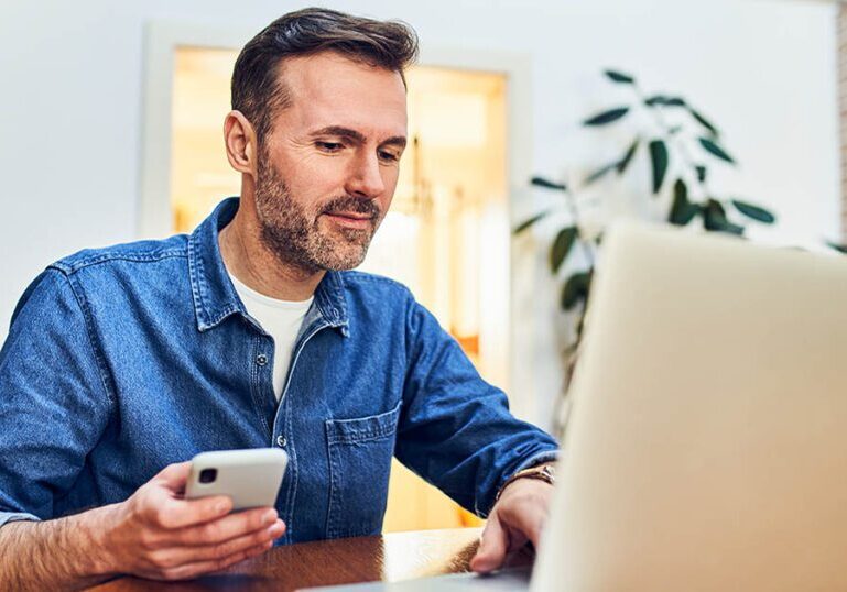 Man uses 2FA to log in